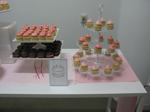 More delicious treats. Here, miniature cupcakes and moon pies.