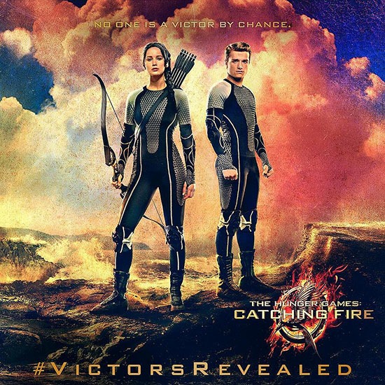 Katniss és Peeta egy éhezős banneren