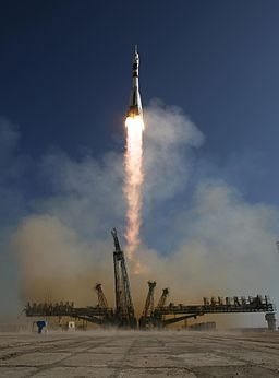 [256px-Expedition_21_Lifts_Off3.jpg]