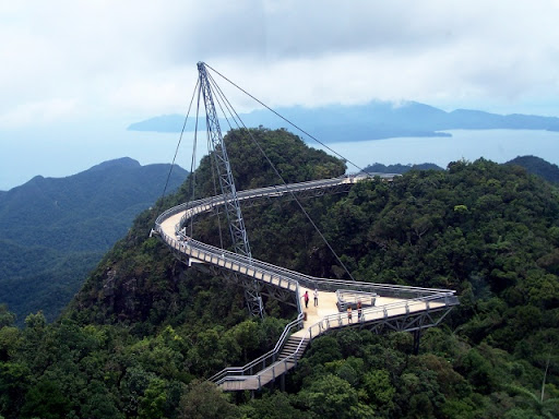 Skybridge_el_puente_curvo_de_Langkawi_Malasia.jpg