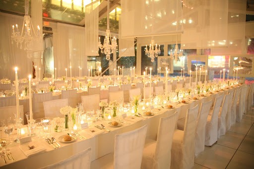 This all-white birthday party in New York City is so chic.