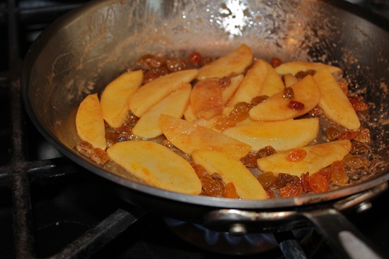 Sauteed apples with raisins, brown sugar & cinnamon
