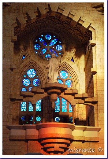 entre rojo y azul  - sagrada familia