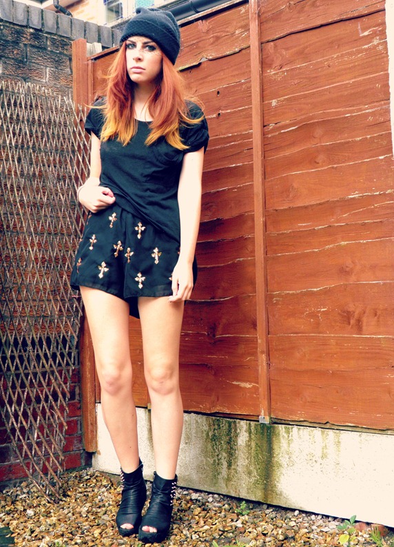 ROMWE SEQUIN CROSS SHORTS