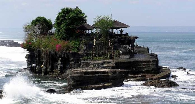 [pura%2520tanah%2520lot%255B3%255D.jpg]