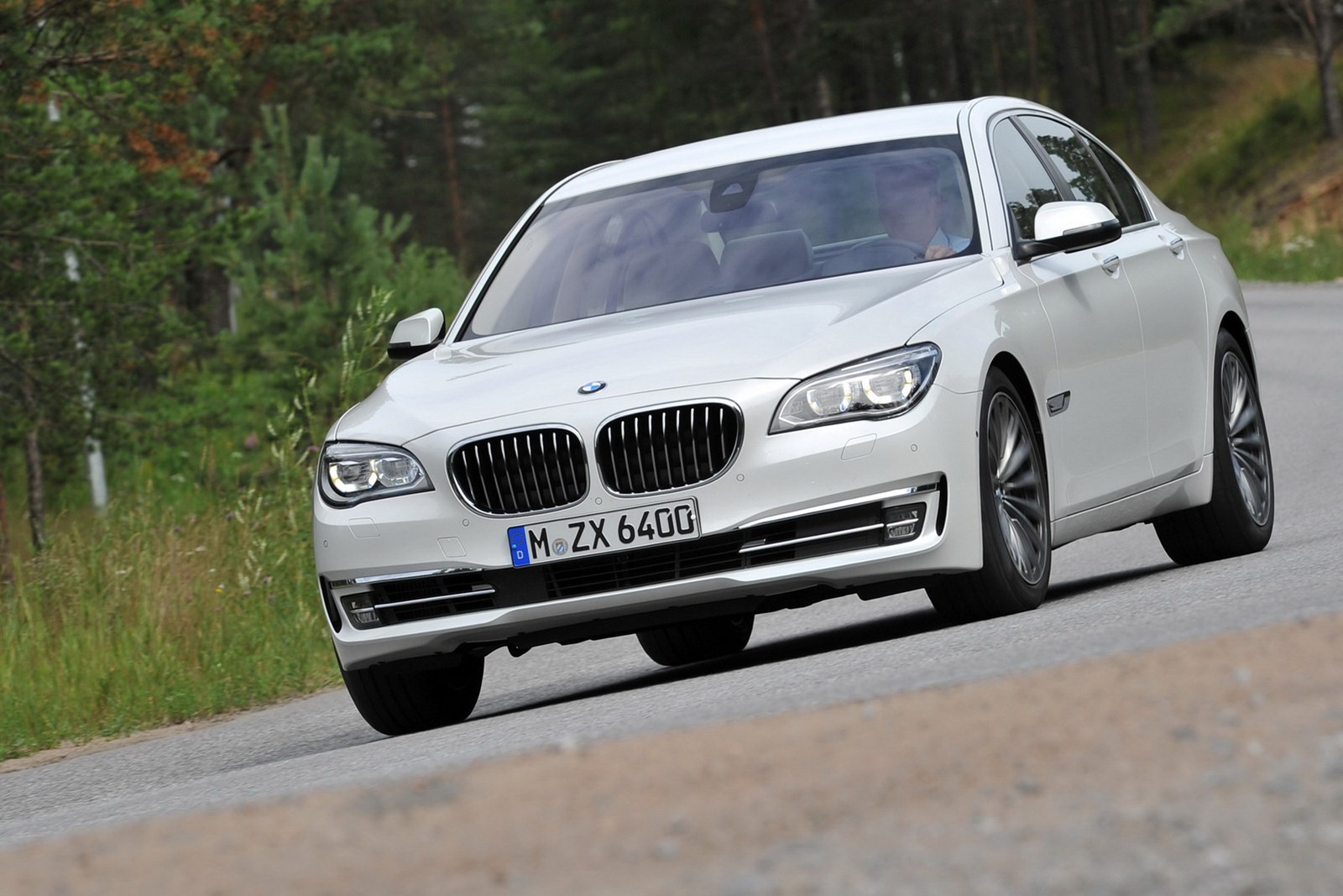 [2013-BMW-7-Series-2%255B5%255D.jpg]