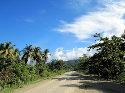 Dirt roads, green surroundings and a big blue sky on the road to Baracoa.