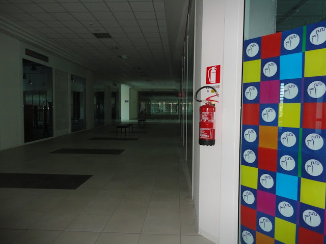 shopping centre verucchio-fire extinguisher06-12-2012-000.jpg