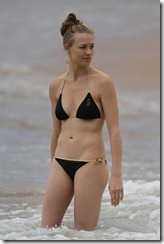 dollys-from-holly.blogspot.com_Yvonne Strahovski_04