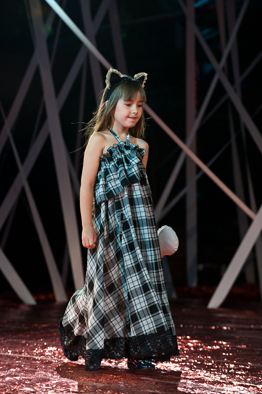 Лариса ЛОБАНОВА (показ дитячої колекції), HOLIDAY FASHION WEEK 2011 Фото Сергея Черникова