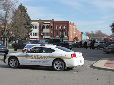 A Washington County Sheriff's vehicle blocked the south side of the square