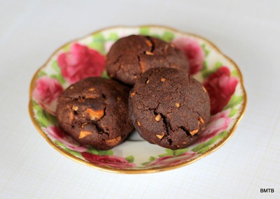 Chocolate Macadamia Cookies1