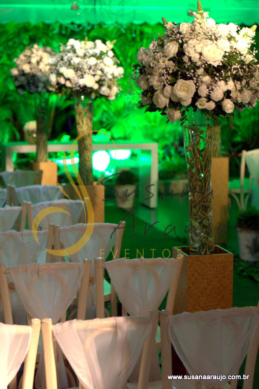 Fotos de Gabrielle e Márcio. Foto numero 03 da cerimonialista Susana Araújo, que faz cerimonial de casamentos, cerimonial de eventos, cerimonial de festas, cerimonial de 15 anos, cerimonial de bodas, cerimonial de eventos sociais, cerimonial de aniversários, decoração de casamento, decoração de festas de 15 anos, decoração de eventos sociais, decoração de aniversários, buffet de casamento, buffet de 15 anos, buffet festas, buffet eventos e assessoria cerimonial em Niterói, RJ, no Rio de Janeiro e em outras cidades do estado do Rio. Cerimonial Gerberas Susana Araujo Decoração Lilás Araújo Eventos Lilas cerimonial casamento cerimonialista eventos rio casamentos niteroi arranjo flores decoração para buffet rj cerimonia de evangelico mesa doce
