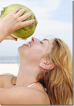 minum air kelapa