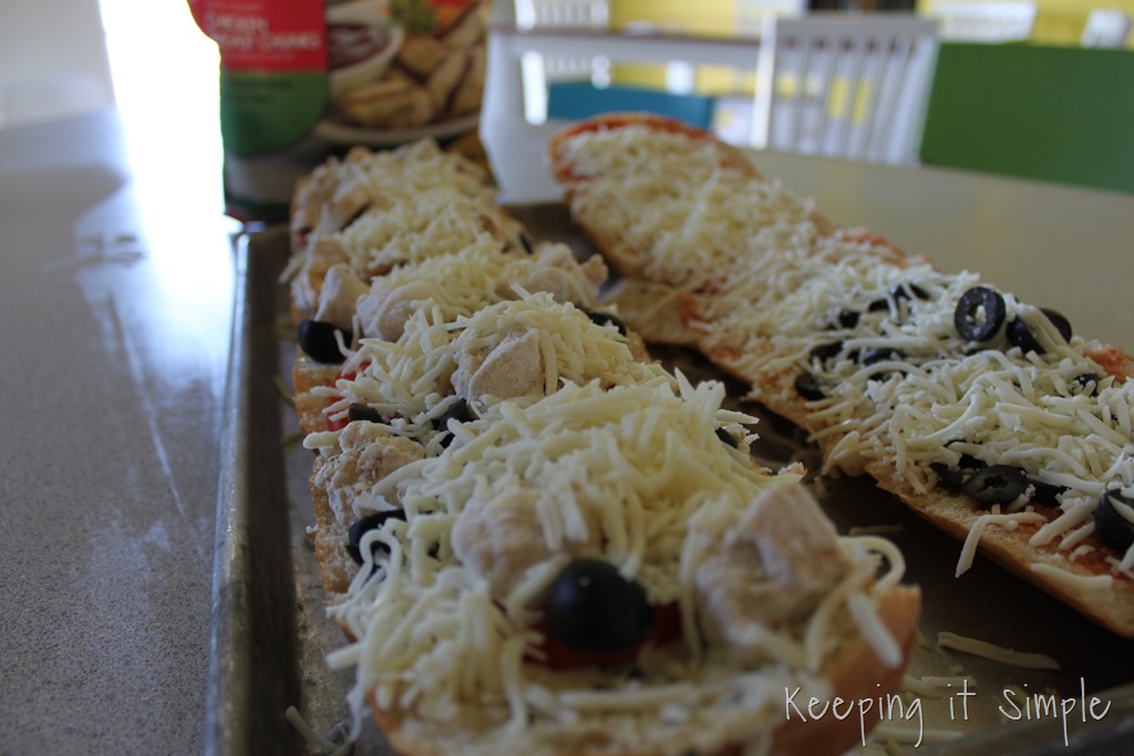 [Chicken%2520Alfredo%2520French%2520Bread%2520Pizza%2520%25282%2529%255B8%255D.jpg]