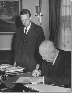 Eisenhower signs hawaii statehood bill 18March1959
