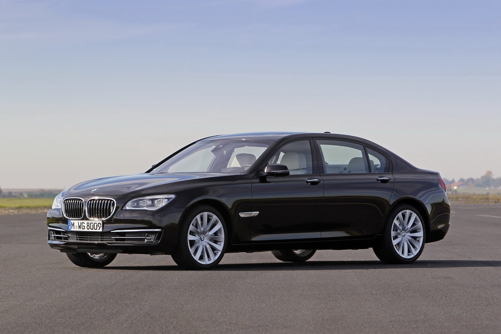 [BMW-V12-7-Series-36%255B2%255D.jpg]