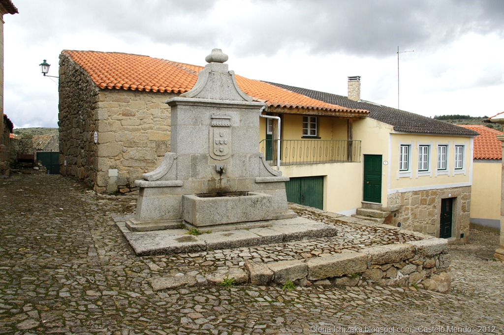 [Gl%25C3%25B3ria%2520Ishizaka%2520-%2520castelo%2520Mendo%2520-%2520chafariz%255B6%255D.jpg]