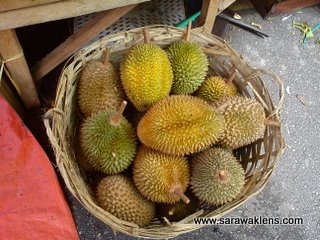 [durians_sarawak_market_8%255B6%255D.jpg]