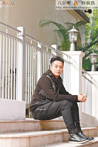 表面樂觀常笑的蕭正楠，其實是對人歡笑背人愁。