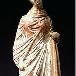 99 - Escuela de Alejandria - Figura de terracota de Tanagra