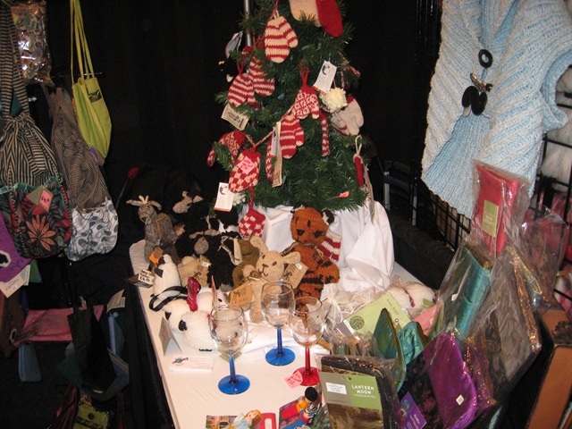 [20111203ARFiberArtsEx272.jpg]