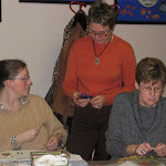 kantkringmiddag 2005 Jolanda, Harmke, Mieke klaar voor website 3 april 2006.jpg