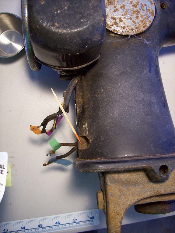 [19%2520-%2520Clamp%2520Set%2520screw%2520location%255B2%255D.jpg]