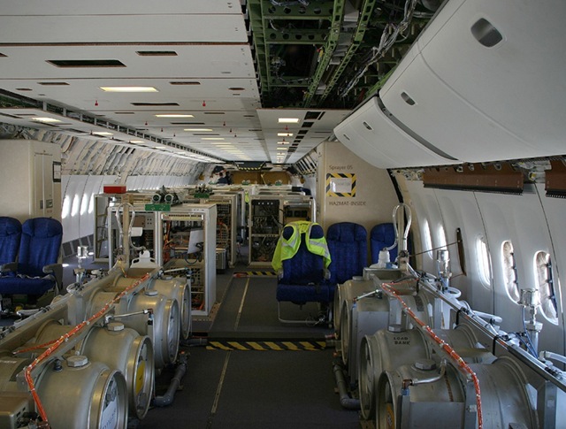 Dentro do avião Dentro do avião