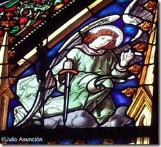Ángel con espada - Vidriera de Las Navas de Tolosa - Roncesvalles Ángel con espada - Vidriera de Las Navas de Tolosa - Roncesvalles