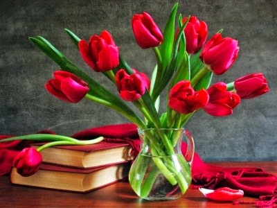 [400_1312670342_752229-1024x768-still-life-wallpaper-tulips-flower-vase-book-desktop-pictures%255B5%255D.jpg]