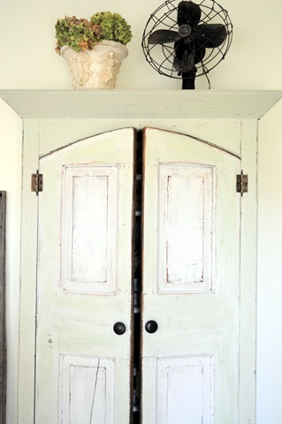 [cabinet%2520with%2520fan%255B4%255D.jpg]