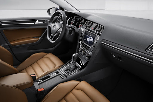 2013-Volkswagen-Golf-7-Interior-Official-2.jpg
