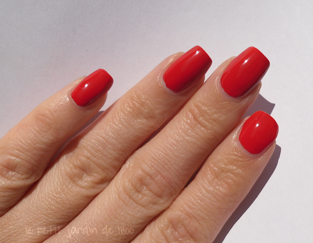 004-max-factor-red-carpet-nail-polish-review-swatch