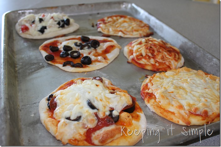 personal mini pizza (8) personal mini pizza (8)