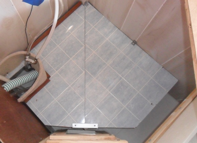 [TopViewShelfoverwatertank3.jpg]