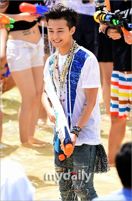 G-Dragon - Hite - 2014 - Ocean World - 04jul2014 - Press - My Daily - 01.jpg