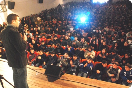 Intendente Juan Pablo de Jesús en la entrega de netbooks a las escuelas secundarias Nº 8 y Nº 3 de San Clemente