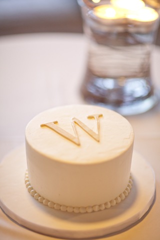 [Monogram%2520wedding%2520cake%255B1%255D.jpg]