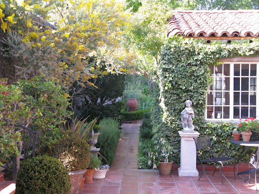 A very charming view of the back garden.