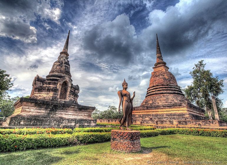 Statue and two wats sukhothai hdr