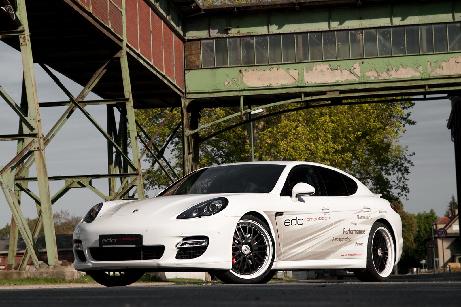 [Porsche-Panamera-Edo-Competition-Turbo-S33%255B2%255D.jpg]