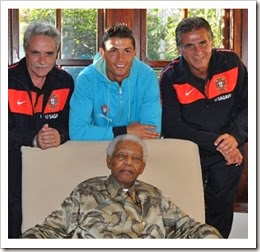 oclarinet.blogspot.com - Delegação portuguesa com Nelson Mandela 2010.Dez.2013 oclarinet.blogspot.com - Delegação portuguesa com Nelson Mandela 2010.Dez.2013