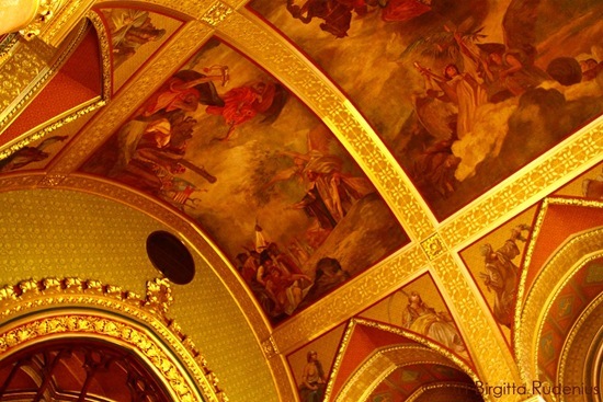 parliament_20110928_ceiling1