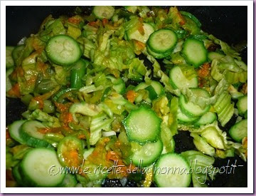 Foglie d'ulivo verdi vegan con zucchine, fiori di zucca, sgarbazza e mandorle salate (8)