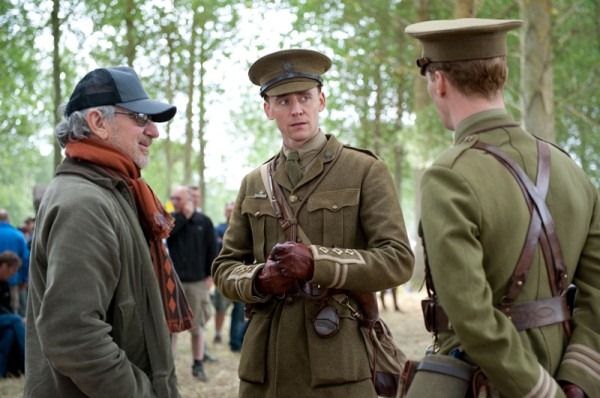 war-horse-steven-spielberg-tom-hiddleston-movie-set-photo-01-600x398