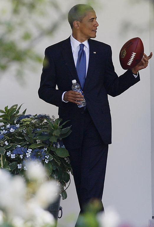 [barack-Obama_football0111.jpg]