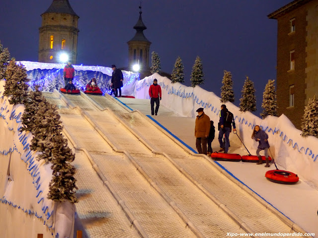 tobogan-de-trineos-plaza-del-pilar.JPG