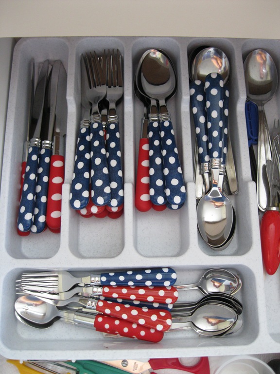 [cake%2520%2526%2520cutlery%2520001%255B7%255D.jpg]