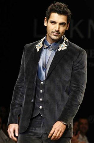 [JohnAbrahamlatestpics6.jpg]
